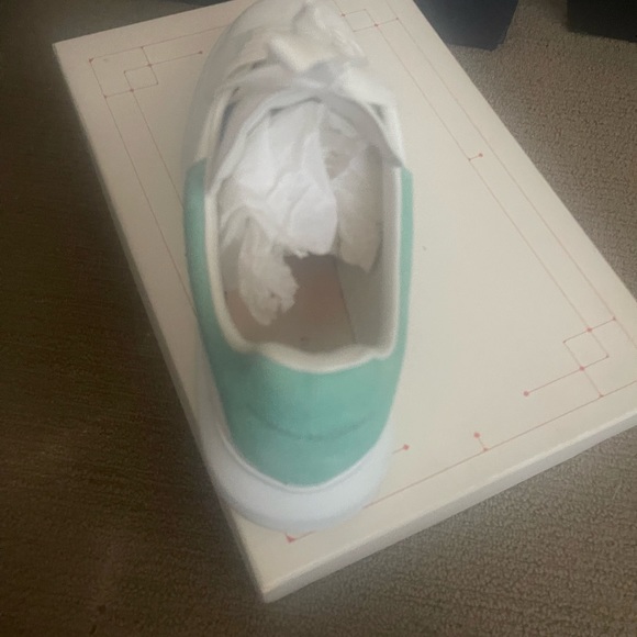 Almost new Size 44 Alexander McQueen White Sneakers - Picture 6 of 6